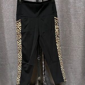 Chic Black Leggings with Leopard Print Accents